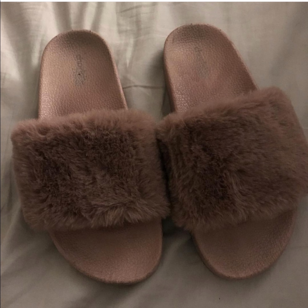 mauve furry slides size 7